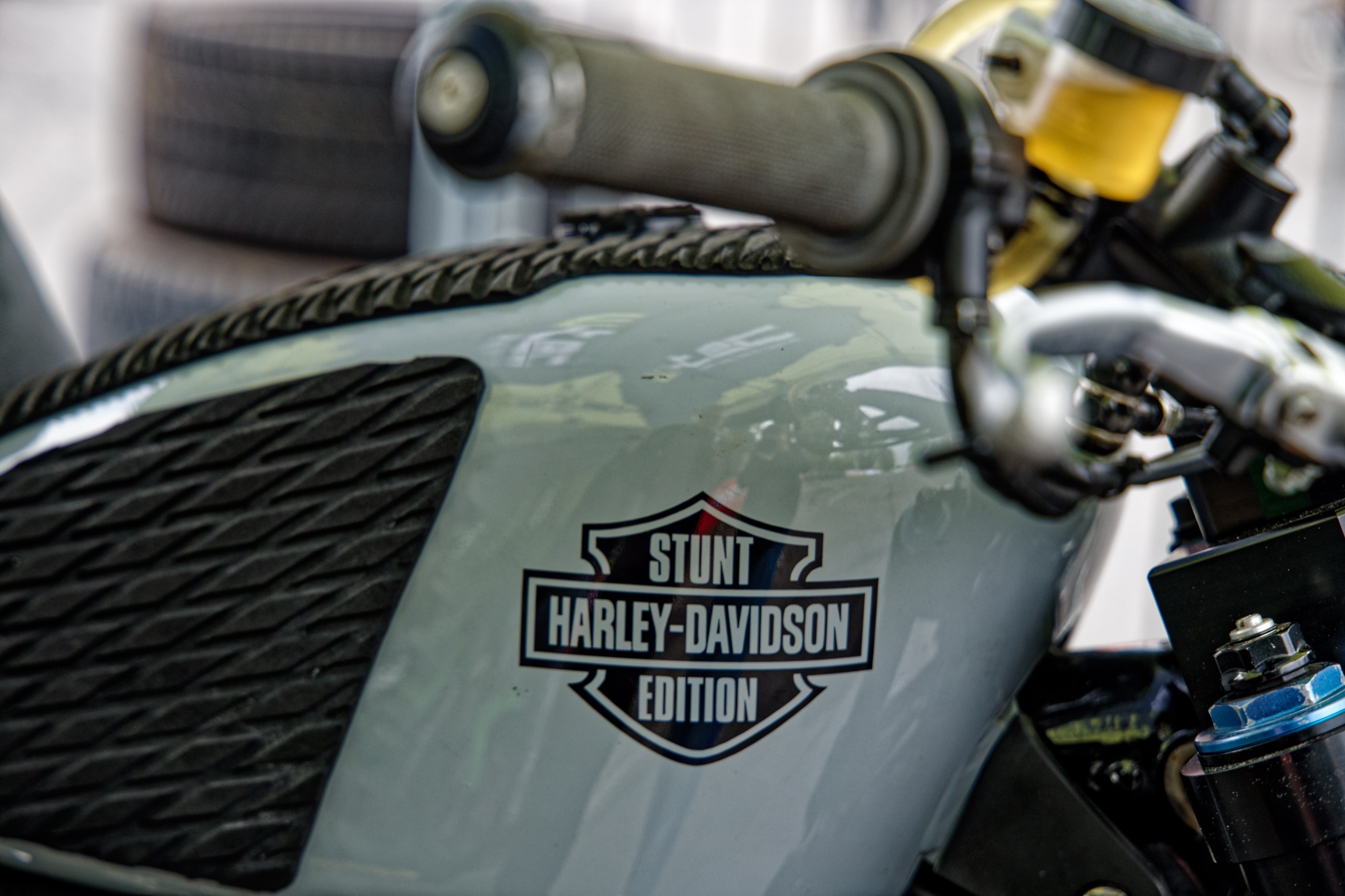 Harley Davidson logo na nádrži